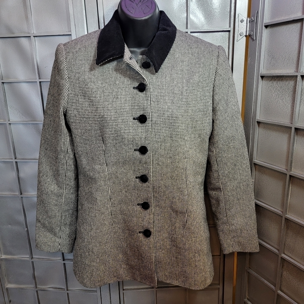 Joan Leslie size 6 petite 70% wool button down Jacket